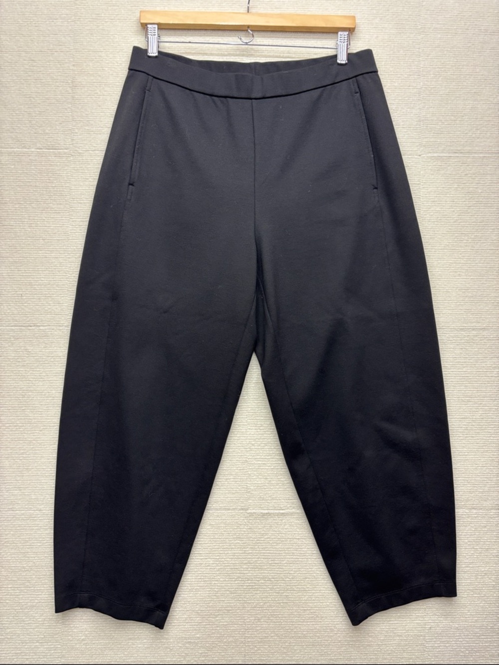 Eileen Fisher | Black Cropped Tapered Pants PL tencel blend